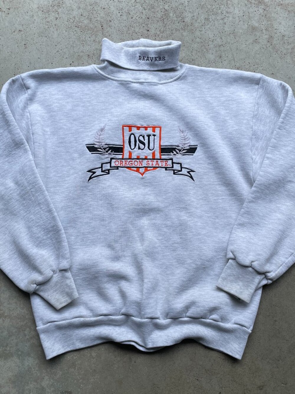 Oregon State Beavers OSU Sweatshirt Turtleneck Embroidered Size Large USA